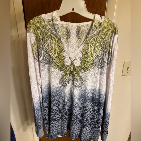 Gently used condition, lightweight bohemian style long sleeve hooded tee - Picture 11 of 17